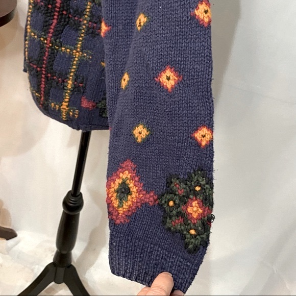 Vintage Sweater Button Front V-neck Eclectic Hand Knitted Diamond Flower - Picture 5 of 10